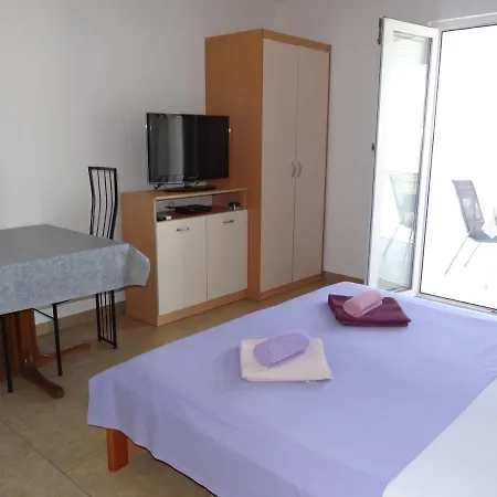 Jasna アパート *