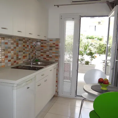 Jasna * マカルスカ